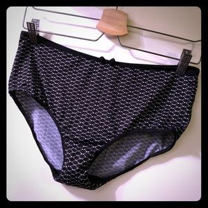 Delta Burke Soft Brief Panties - Size L / 7